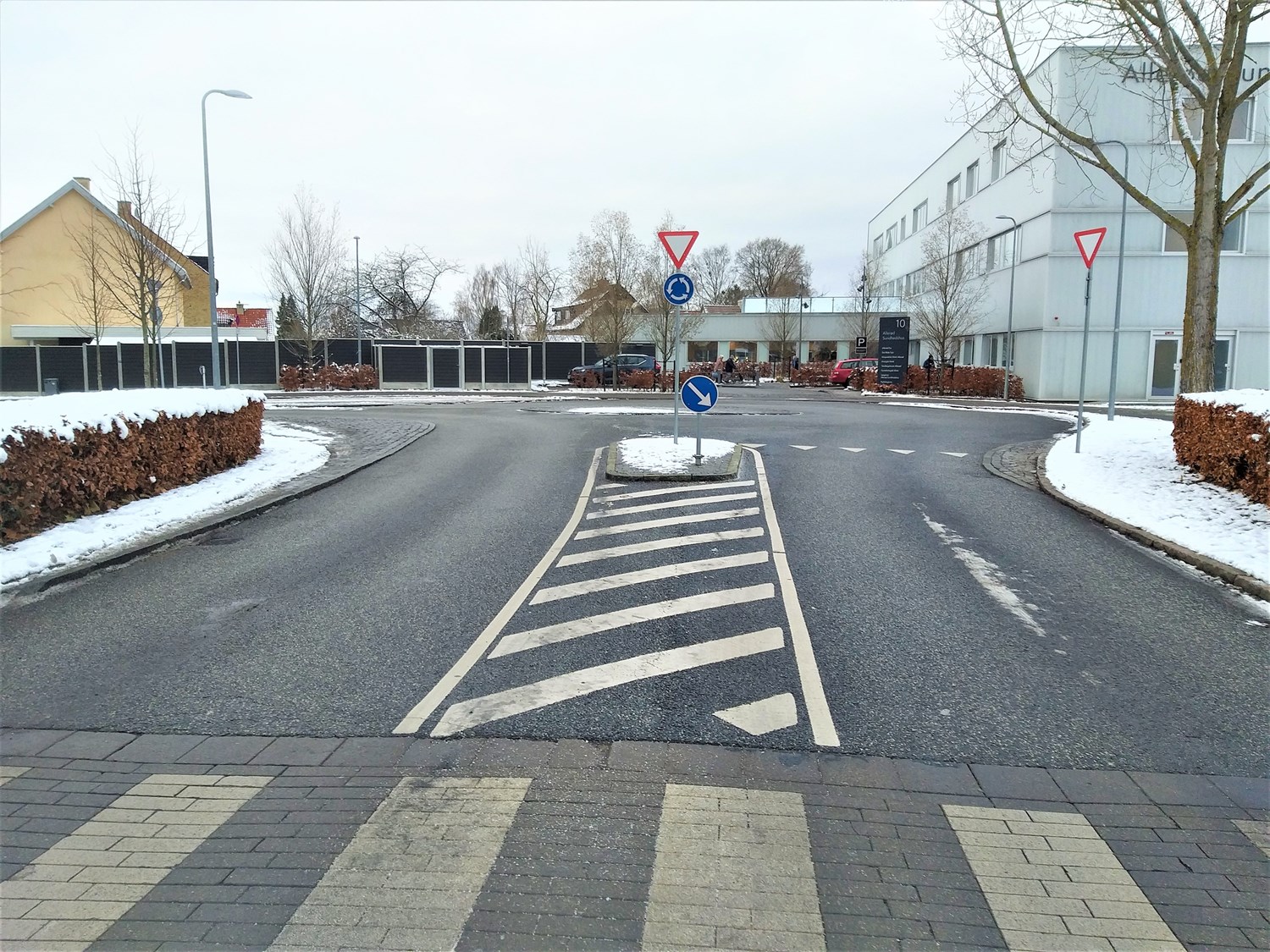 Adgangsvej og rundkørsel til sundhedshus — billede 1